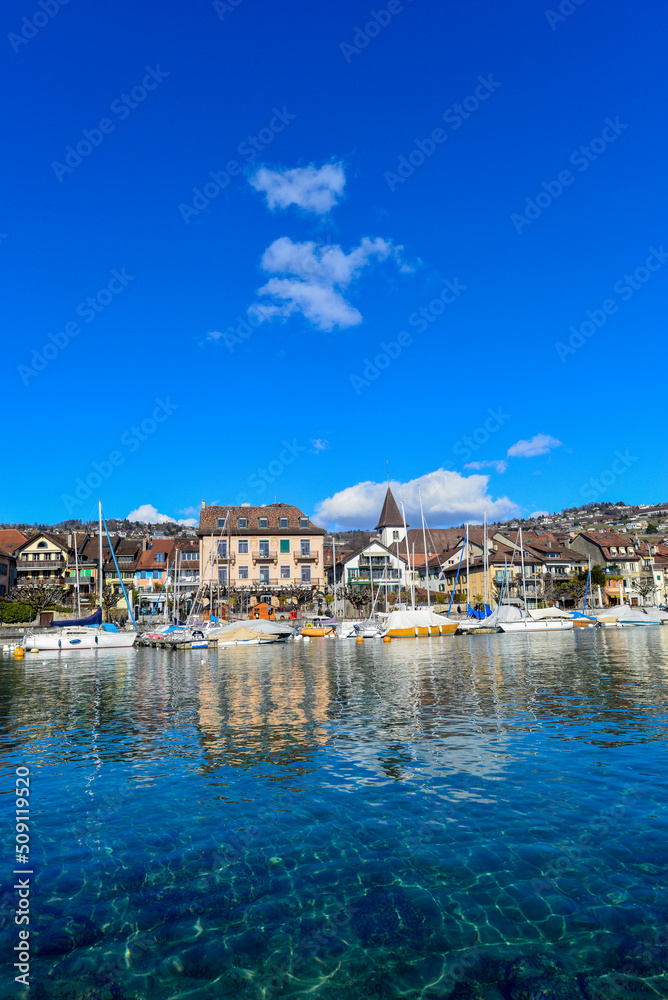 Fototapeta premium Yachthafen Lutry, Distrikt Lavaux-Oron des Kantons Waadt / Schweiz