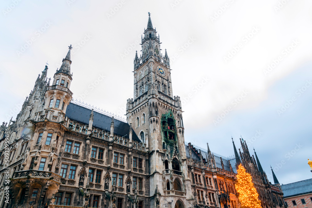 Fototapeta premium The New Town Hall - Glockenspiel in Munich, Germany