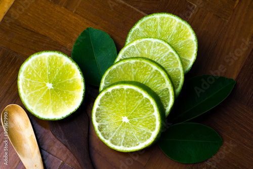 Green Lemon slice and prepare cooking