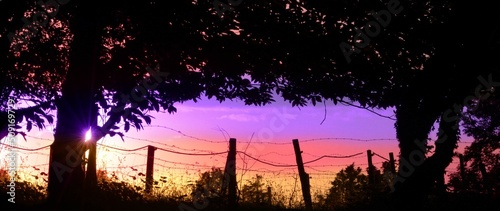 coucher de soleil en campagne à Barré en Finistère Cornouaille Bretagne France