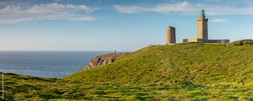 Le phare du Cap Fréhel en fin de journée en Bretagne Stock Photo