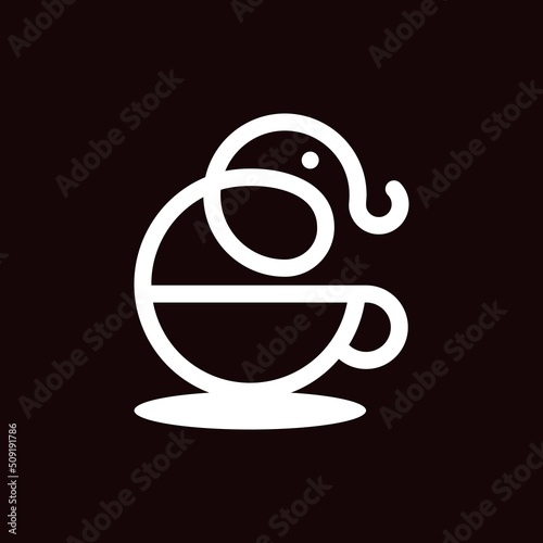 cup icon logo with elephant shape. coffee drink logo. coffee shop logo vector illustration design template - Vector, wild coffee logo template