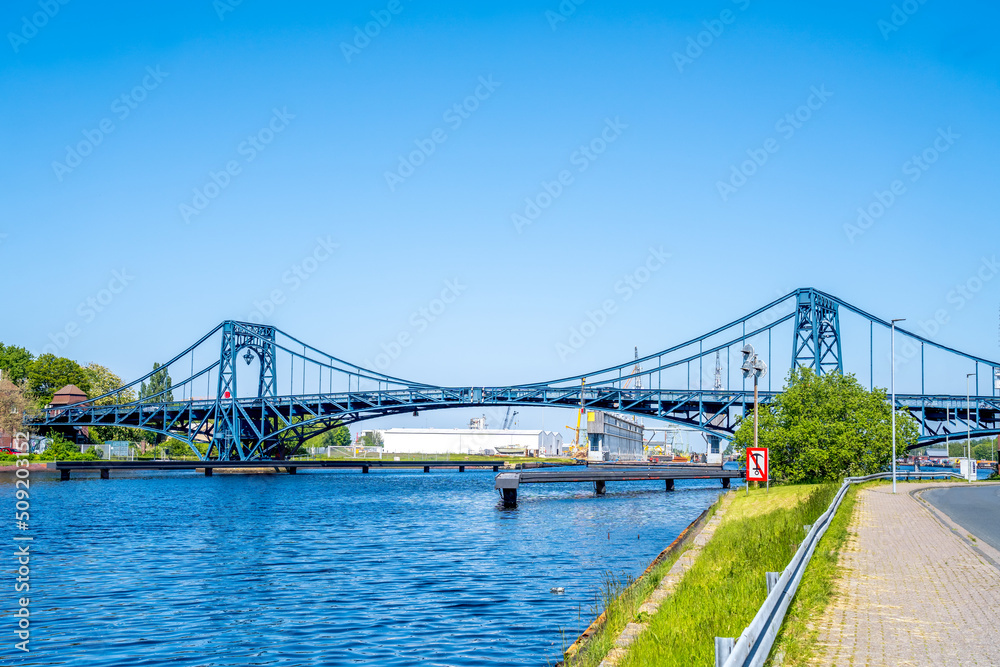 Fototapeta premium Kaiser Wilhelm Brücke, Wilhelmshaven, Ostfriesland, Deutschland 
