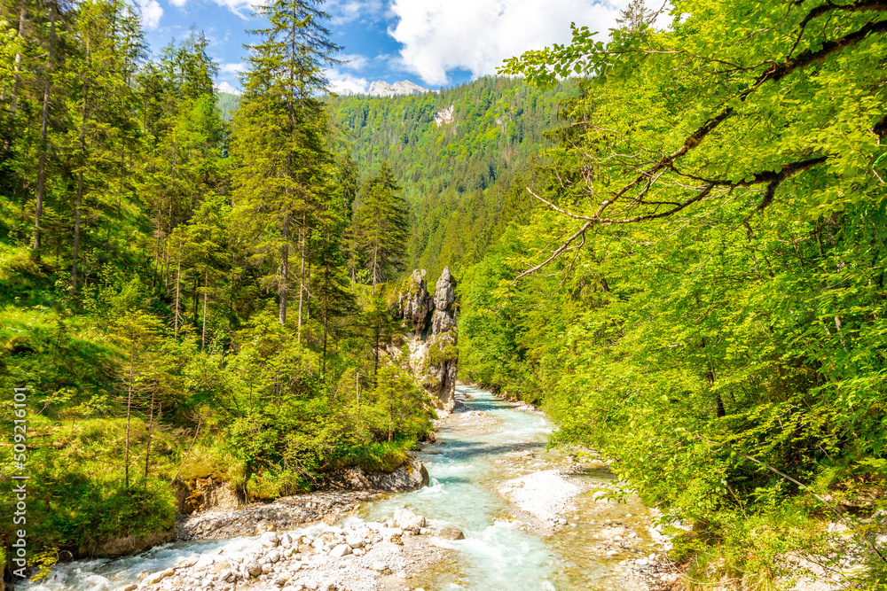 Naklejka premium Schöne Erkundungstour entlang des Berchtesgadener Voralpenlandes - Wimbachtal - Bayern - Deutschland