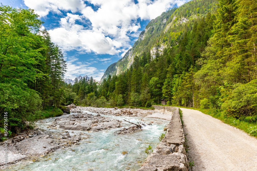 Obraz premium Schöne Erkundungstour entlang des Berchtesgadener Voralpenlandes - Wimbachtal - Bayern - Deutschland