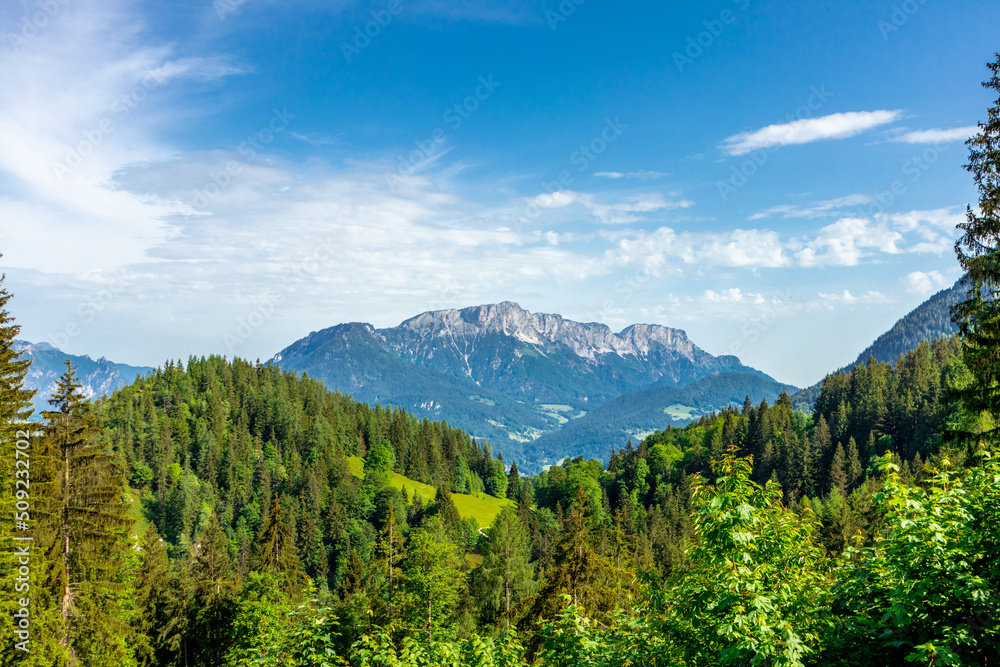 Fototapeta premium Schöne Erkundungstour entlang des Berchtesgadener Voralpenlandes - Jenner - Bayern - Deutschland