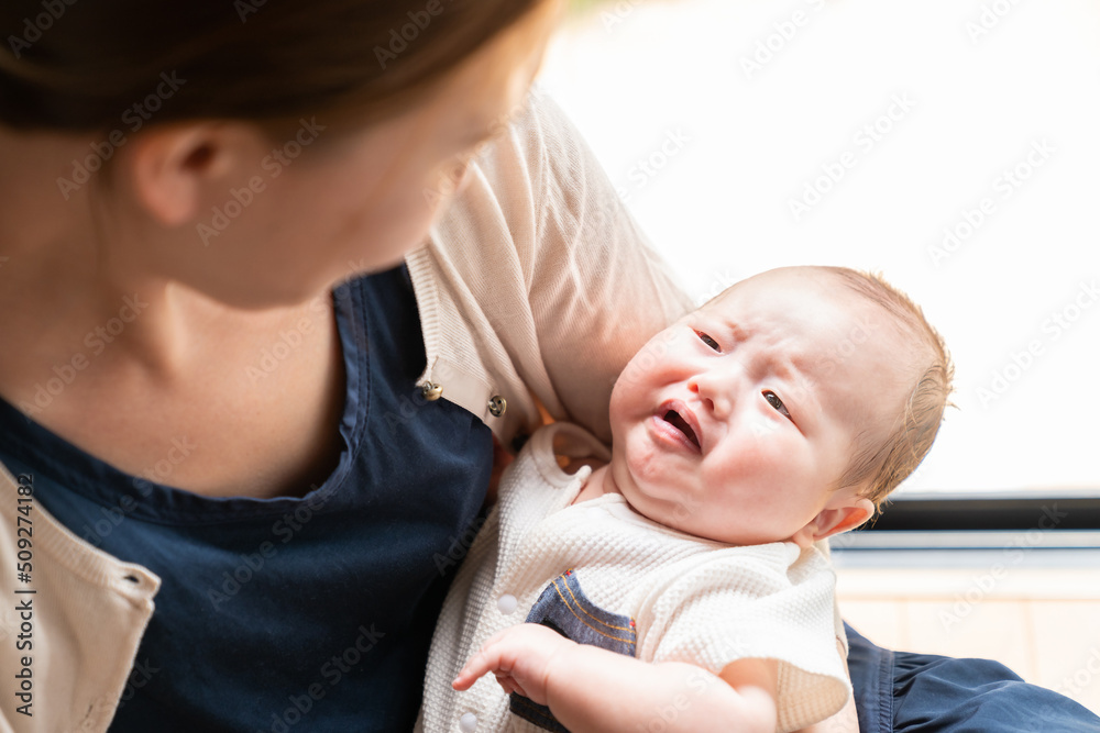 赤ちゃんとお母さん 泣く 赤ちゃんとお母さん 泣く