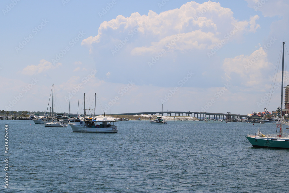 Fototapeta premium boats floating in the harbor of destin, florida