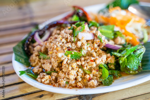 spicy and sour minced pork salad