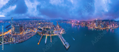 Canvas Print Epic night of the Star Ferry Pier in Tsim Sha Tsui, Hong Kong