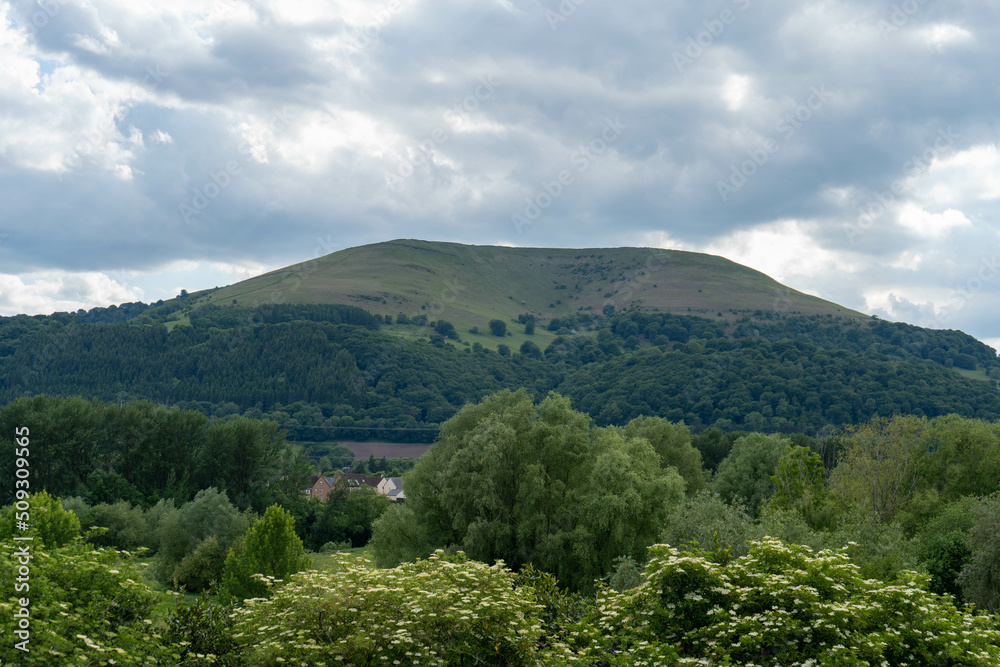 Obraz premium Abergavenny View on Mountain