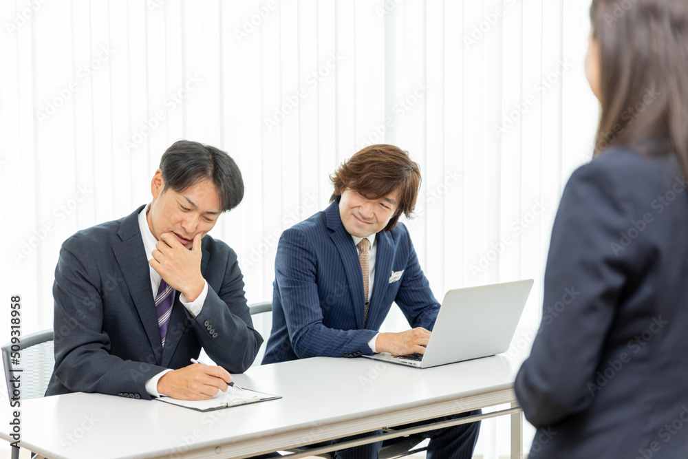 面接する上司・人事(考える・悩む)
面接する上司・人事(考える・悩む)