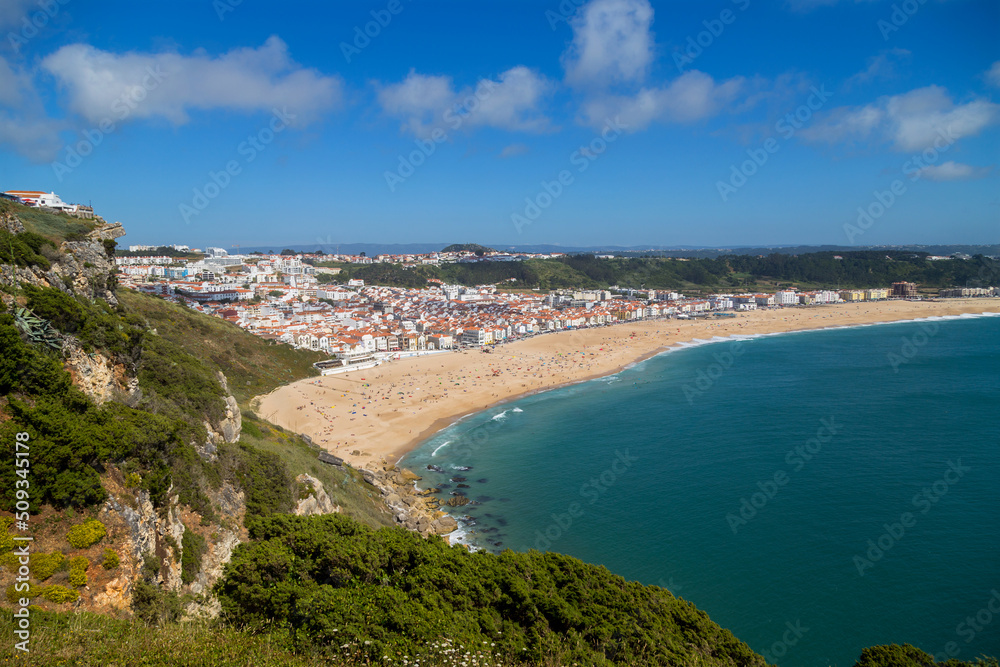 Obraz premium Nazare town and beach