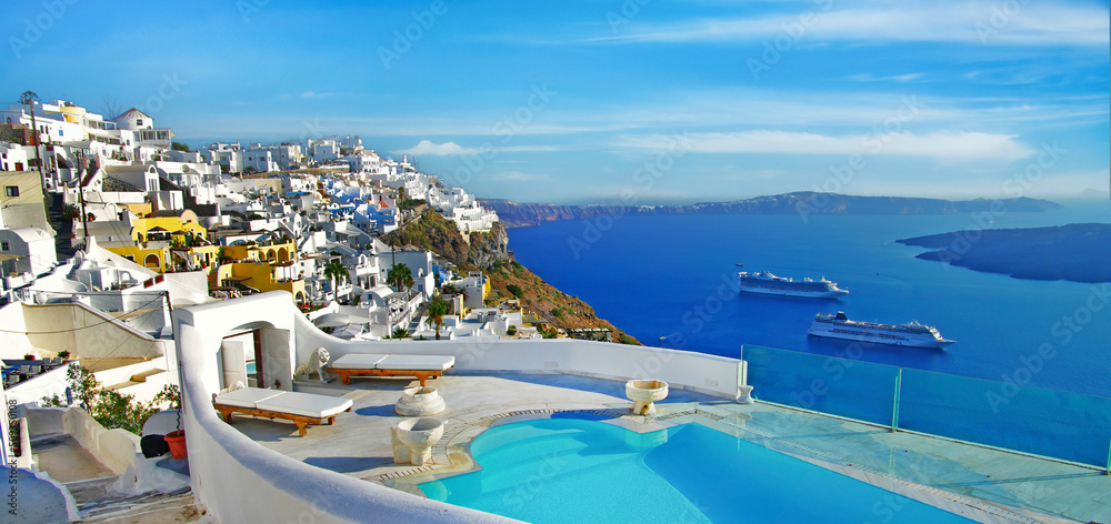 luxury summer destinations . Greece, Santorini - most beautiful romantic island. View of Oia village and caldera with cruise ships - obrazy, fototapety, plakaty 