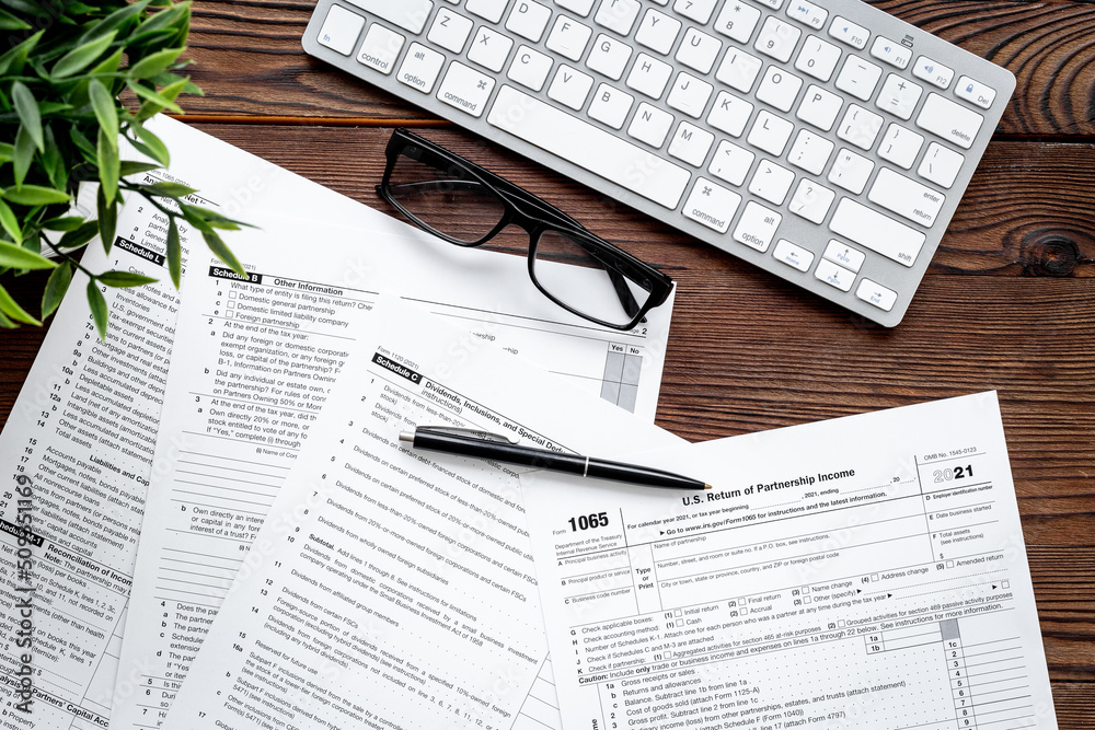 Obraz premium US tax form on office table desktop. Accountant culculate taxes