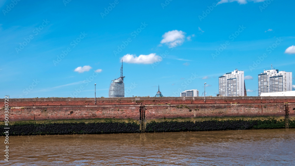 Hafeneinfahrt zum Fähranleger in Bremerhafen Hafeneinfahrt zum Fähranleger in Bremerhafen