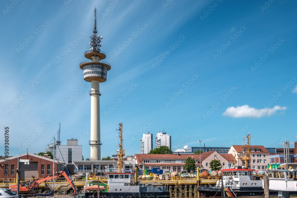 Blick auf den Fernsehturm in Bremerhafen