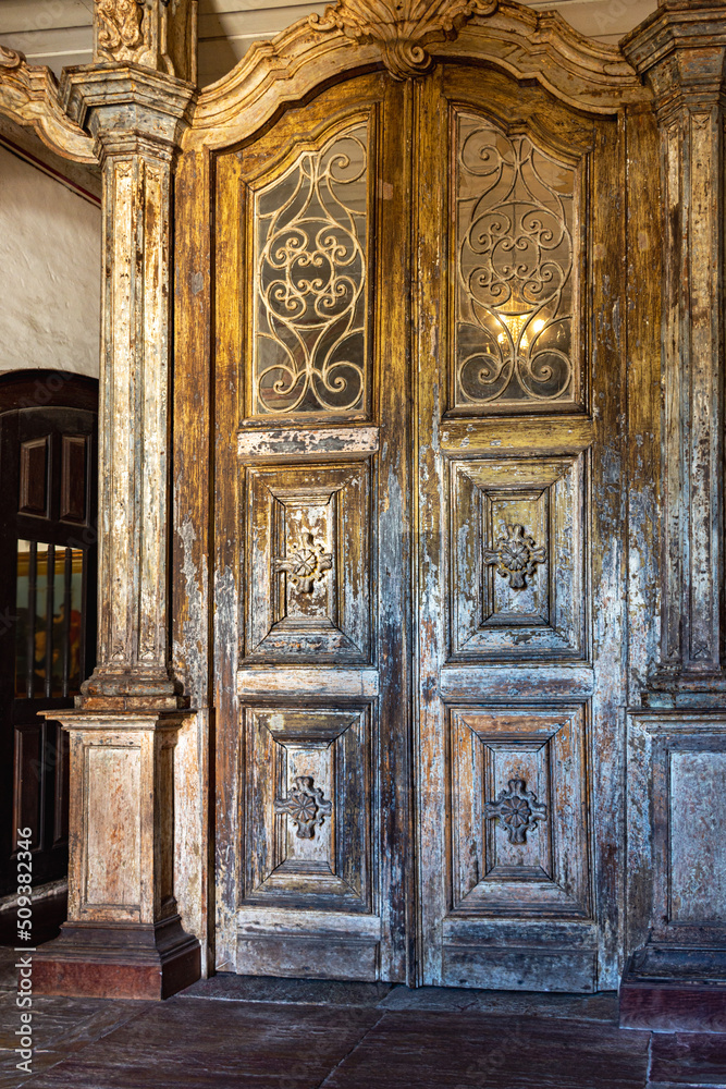 Porta grande e antiga Porta grande e antiga