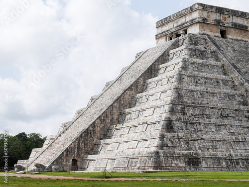 Fototapeta Naklejka Na Ścianę i Meble -  Temple Maya - Chichén Itzá