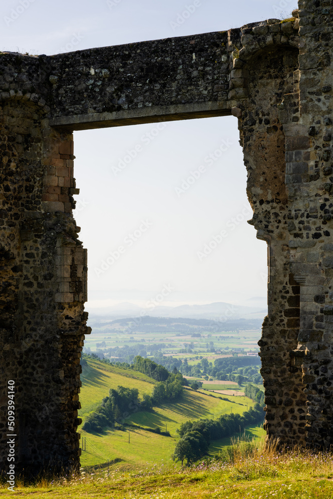 Les ruines du Château d’Allègre, Haute-Loire, Auvergne-Rhône-Alpes, France