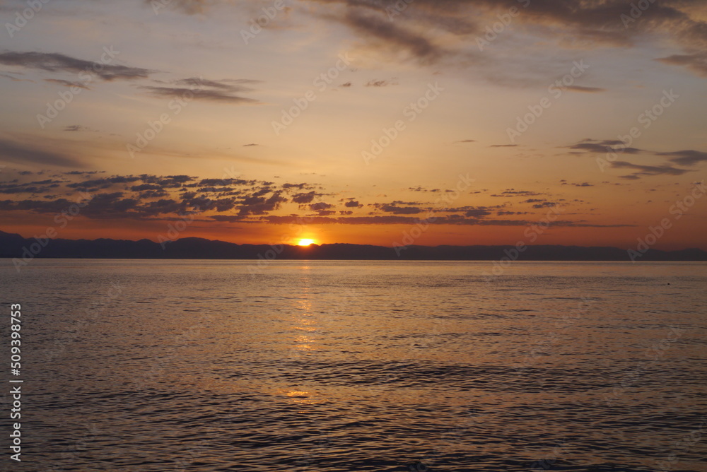 Obraz premium Colorful sunrise on the sea