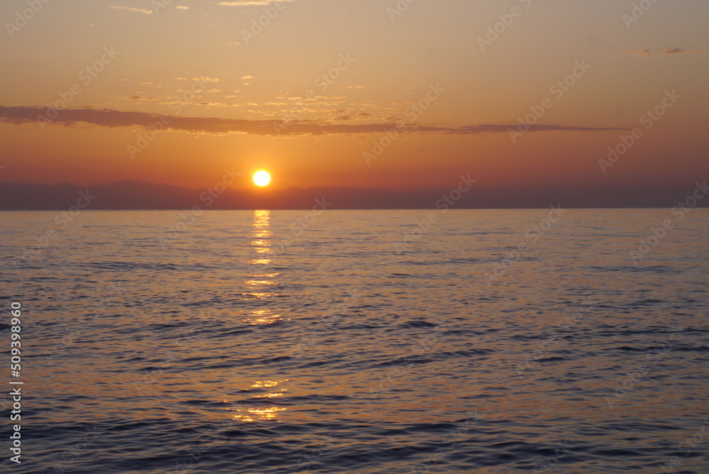 Obraz premium Colorful sunrise on the sea
