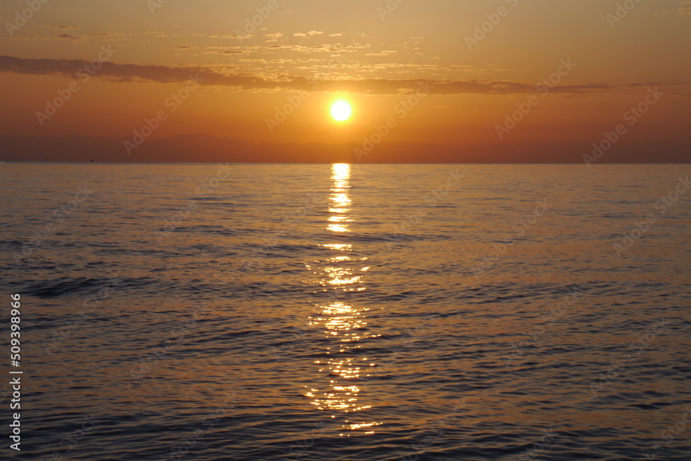 Obraz premium Colorful sunrise on the sea