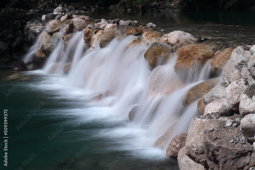 Obraz premium A waterfall blurred with long exposure