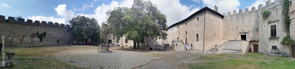 Giardino delle Ninfee - Sermoneta - Latina - Lazio - Italia - Paesaggio incantevole Giardino delle Ninfee - Sermoneta - Latina - Lazio - Italia - Paesaggio incantevole