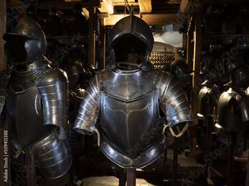 Fotografia many medieval iron metal armor
