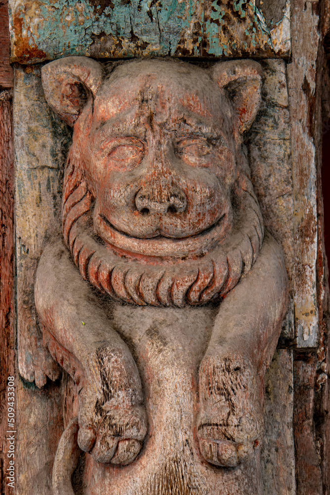 Sculpture en bois sur une maison médiévale à Vannes