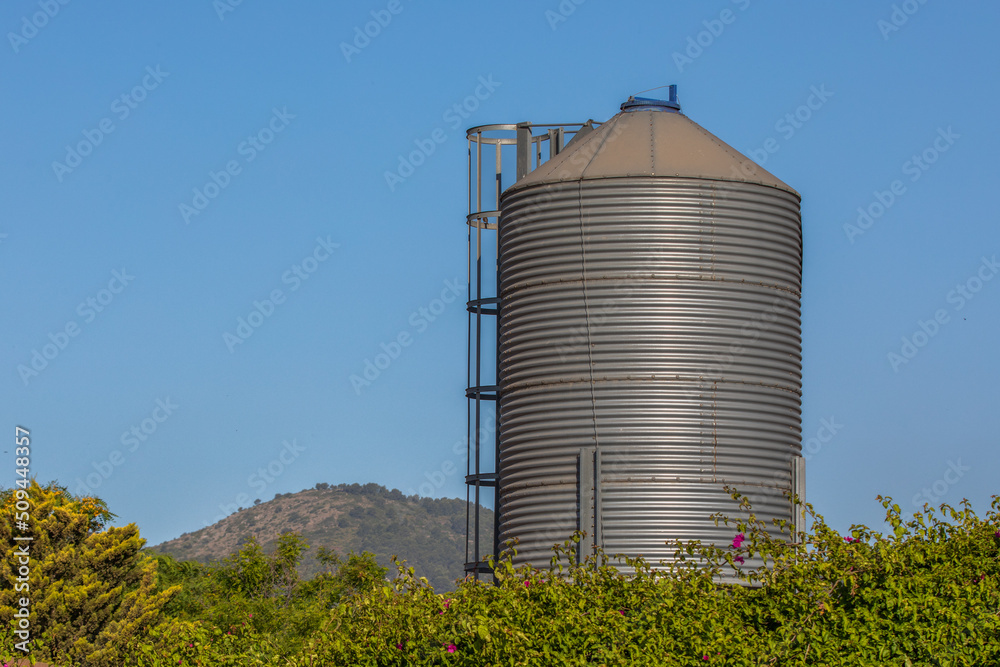 Agricultural silo for animal feed livestock Agricultural silo for animal feed livestock
