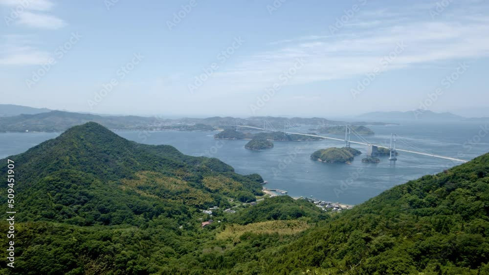 大島亀老山から見た来島海峡大橋(しまなみ海道) 大島亀老山から見た来島海峡大橋(しまなみ海道)