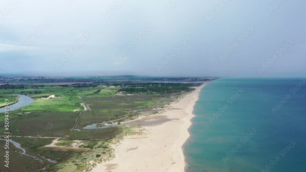 survol des plages de Valras plage sur la côte héraultaise dans le sud de la France en Occitanie