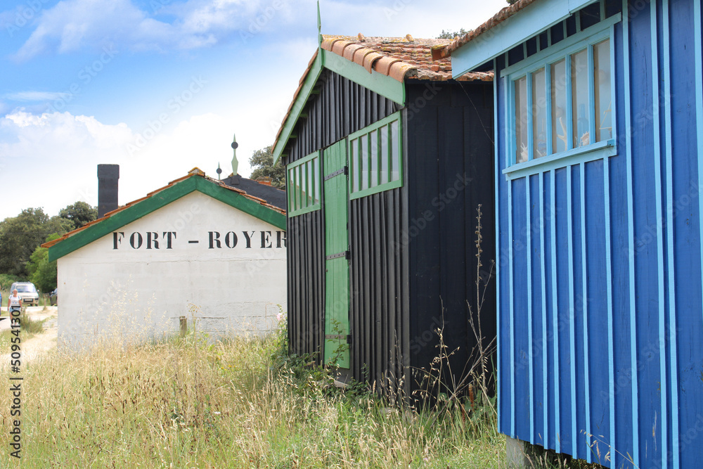 Site ostréicole et naturel de Fort-Royer, cabanes colorées sur l'ile d'Oléron Site ostréicole et naturel de Fort-Royer, cabanes colorées sur l'ile d'Oléron