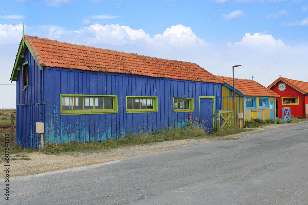 Site ostréicole et naturel de Fort-Royer, cabanes colorées sur l'ile d'Oléron Site ostréicole et naturel de Fort-Royer, cabanes colorées sur l'ile d'Oléron