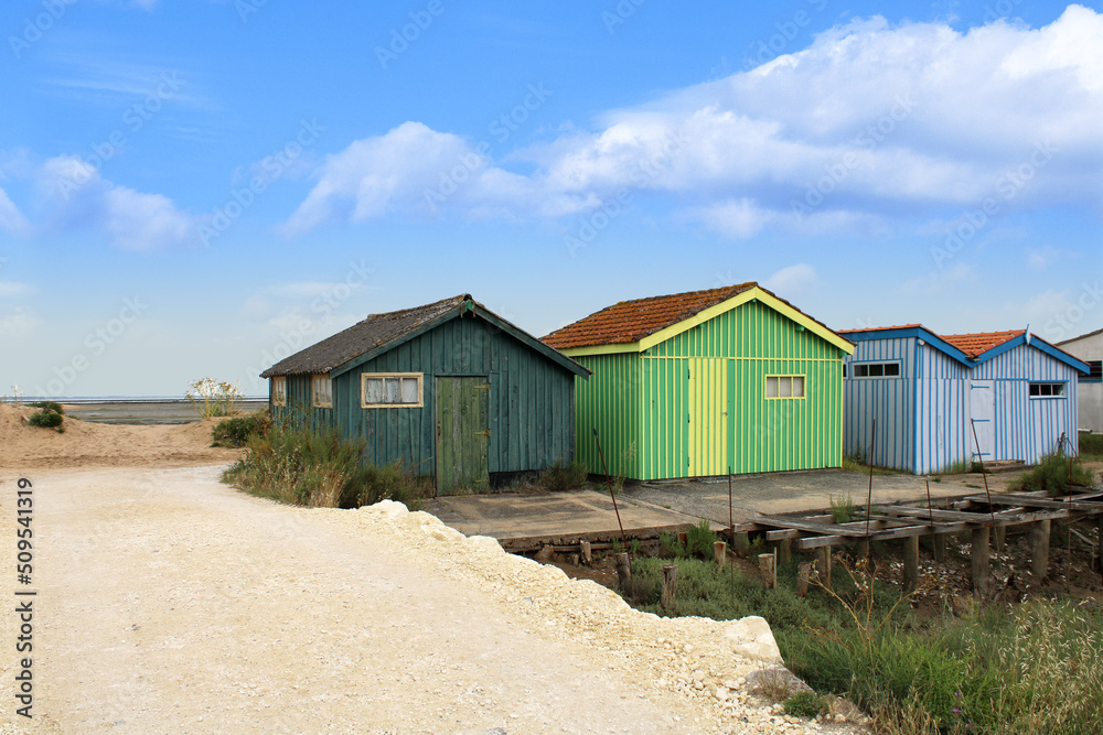 Site ostréicole et naturel de Fort-Royer, cabanes colorées sur l'ile d'Oléron