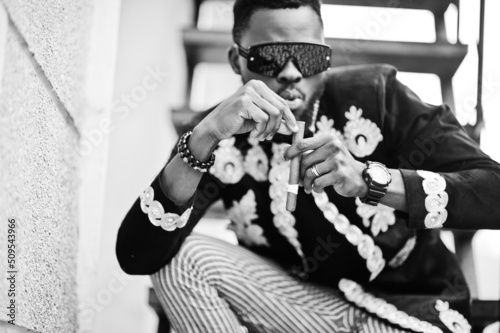 Photography Mega stylish african man in traditional jacket pose
