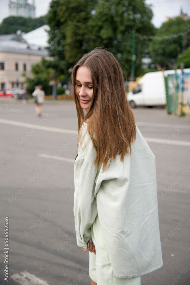 Fototapeta premium woman walking in the city