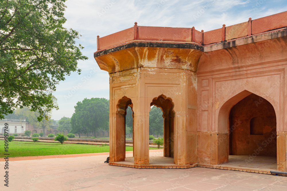 Fototapeta premium Scenic part of Safdarjung's Tomb in Delhi, India