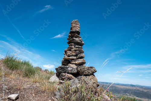 Pirâmide de pedras no monte junto ao aloiço do sobreiro em Castedo, Torre de Moncorvo
 photo