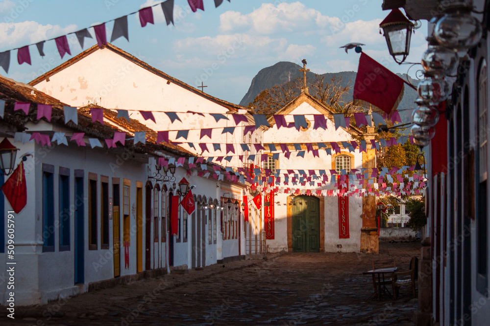 Cidade colonial de Paraty, Rio de Janeiro enfeitada para a festival do divino.