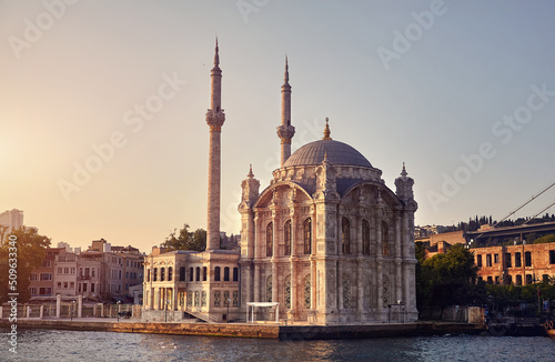 Print op canvas The Bosphorus Bridge and the Ortakoy Mosque at sunset, Istanbul