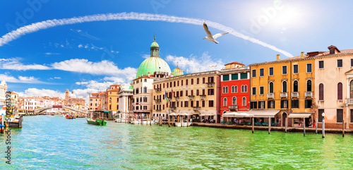 Obraz na płótnie Grand Canal panorama near the Scalzi Bridge and San Simeone Piccolo church, Venice, Italy w salonie