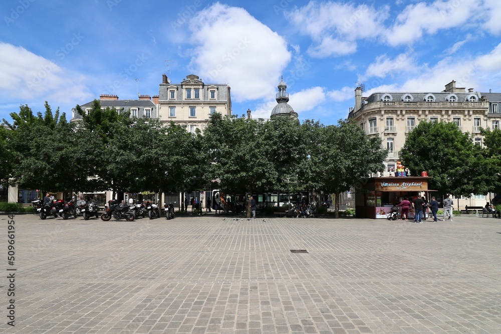 Fototapeta premium La place Alexandre Israël, ville de Troyes, département de l'Aube, france
