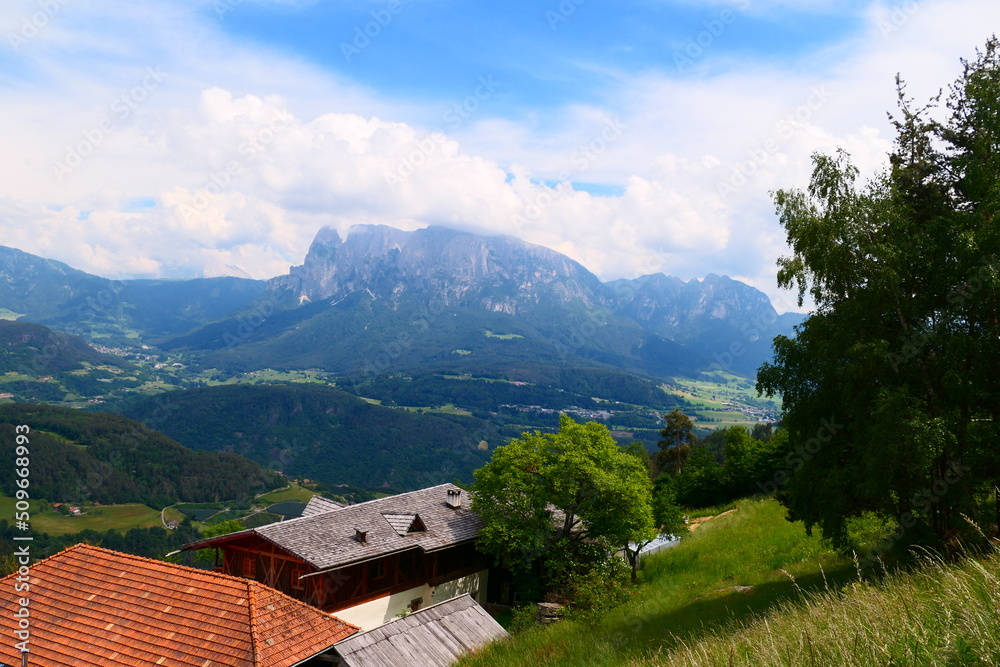 Obraz premium Blick auf den Schlern, vom Ritten aus gesehen