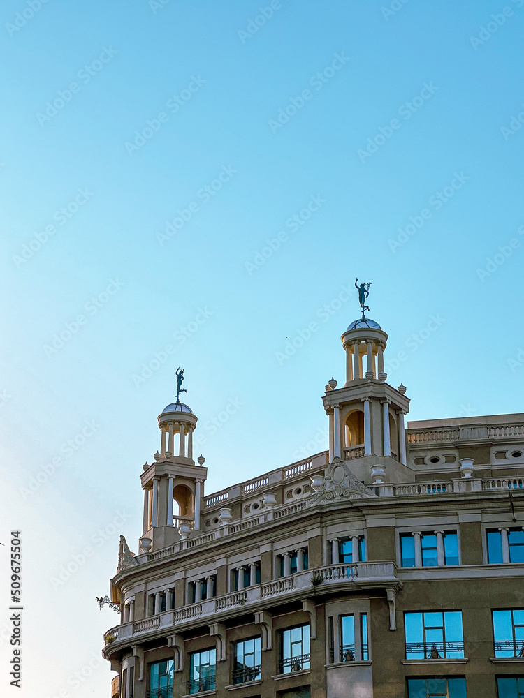 Obraz premium Edificio al atardecer 