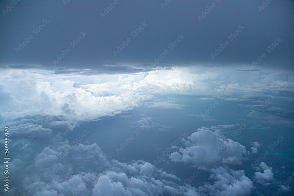 Fototapeta premium Sun coming in through clouds 