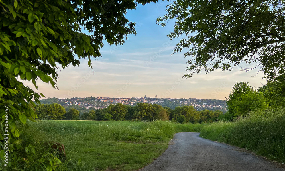 Blick auf die Remscheider Skyline im Abendlicht Blick auf die Remscheider Skyline im Abendlicht