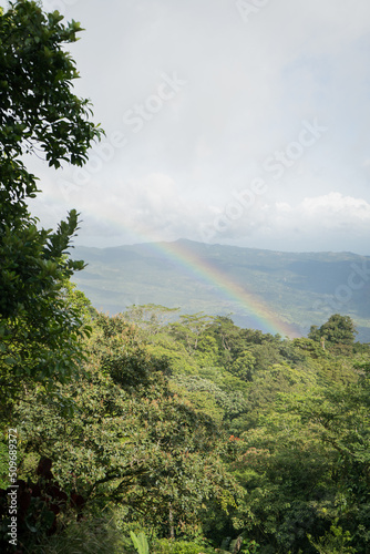 Arcoiris en las monta  as de Panam  